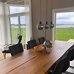 V Farstadsanden Anders Sandvigsvei 9 * Julshamn