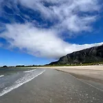 V Farstadsanden Anders Sandvigsvei 9 * Julshamn