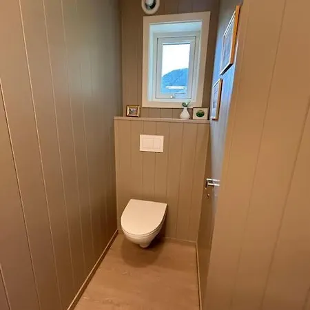 V Farstadsanden Anders Sandvigsvei 9 *