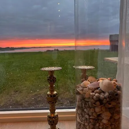 V Farstadsanden Anders Sandvigsvei 9 *