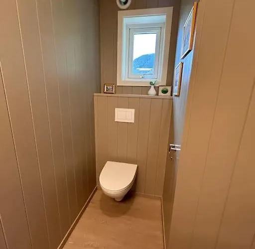 V Farstadsanden Anders Sandvigsvei 9 *