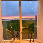 Dom wakacyjny V Farstadsanden Anders Sandvigsvei 9 Julshamn